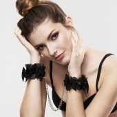 Черные наручники FROU FROU с цепочкой - Bijoux Indiscrets - купить с доставкой в Абакане