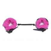 Черные базовые наручники из кожи с розовой опушкой - Лунный свет - купить с доставкой в Абакане