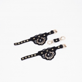 Черные кожаные наручники с клепками, кольцами и золотистой фурнитурой - Crazy Handmade - купить с доставкой в Абакане