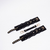 Черный кожаные оковы с узорами и золотистой фурнитурой - Crazy Handmade - купить с доставкой в Абакане