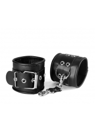 Черные кожаные наручники с ремешком с двумя карабинами на концах - Sitabella - купить с доставкой в Абакане