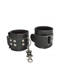 Чёрные кожаные наручники с ремешком с двумя карабинами - Sitabella - купить с доставкой в Абакане