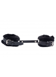 Черные базовые наручники из кожи с опушкой - Лунный свет - купить с доставкой в Абакане