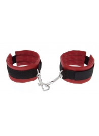 Красно-чёрные полиуретановые наручники Luxurious Handcuffs - Blush Novelties - купить с доставкой в Абакане