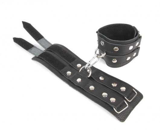 Черные широкие кожаные наручники с заклепками на карабине - Notabu - купить с доставкой в Абакане