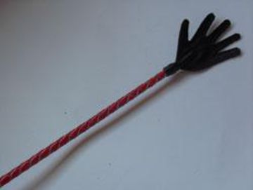 Длинный плетённый стек с наконечником-ладошкой и красной рукоятью - 85 см. - Подиум - купить с доставкой в Абакане