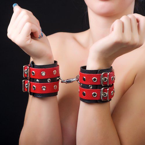 Красно-чёрные наручники из кожи - Sitabella - купить с доставкой в Абакане