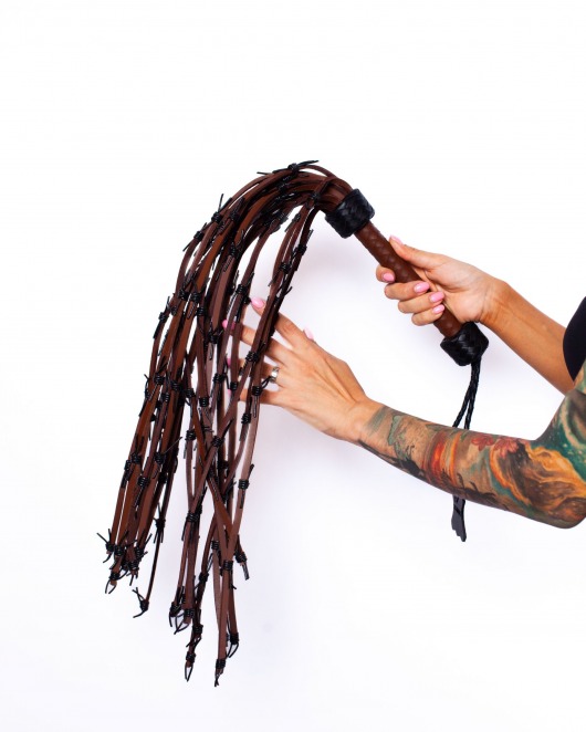 Коричневый флоггер Scandal из натуральной кожи - 78 см. - Scandal - купить с доставкой в Абакане