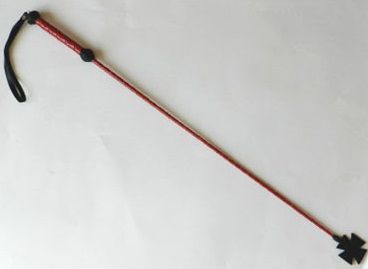 Плетеный длинный красный лаковый стек с наконечником-крестом - 85 см. - Подиум - купить с доставкой в Абакане