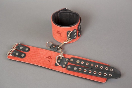 Широкие красные наручники из кожи на чёрных ремешках - Подиум - купить с доставкой в Абакане
