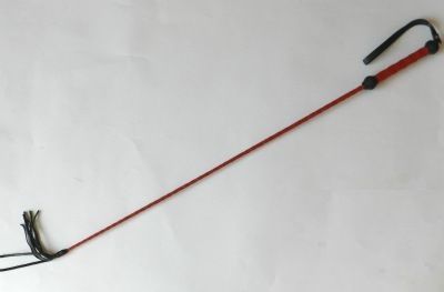 Плетеный длинный красный лаковый стек с наконечником-кисточкой - 85 см. - Подиум - купить с доставкой в Абакане
